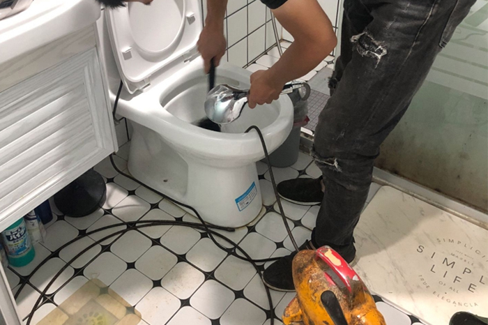 科尔沁左翼中马桶堵塞自己疏通还是找师傅?专业上门服务让你省时更省心